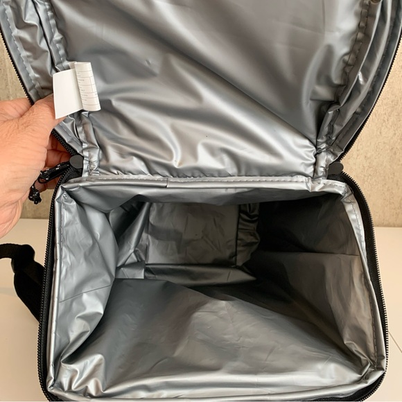 Igloo Black and Gray Backpack Cooler NWT - Picture 9 of 10